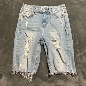 Fashion Nova The Comeback Distressed Bermudas - Light Blue Wash